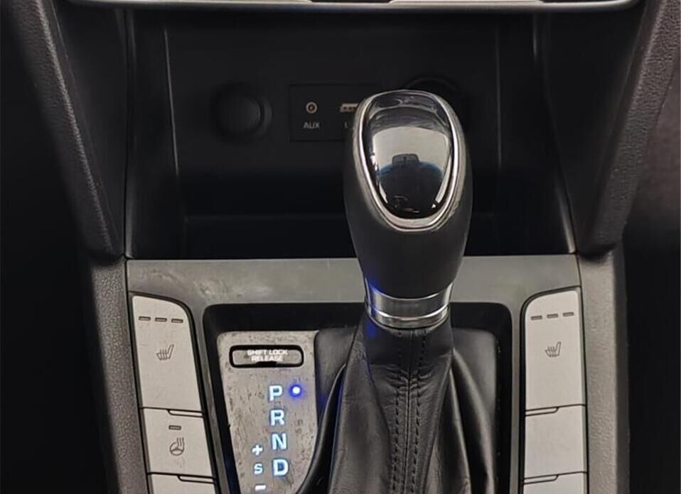 Hyundai Elantra, VI (AD) Рестайлинг 1.6 AT (128 л.с.)