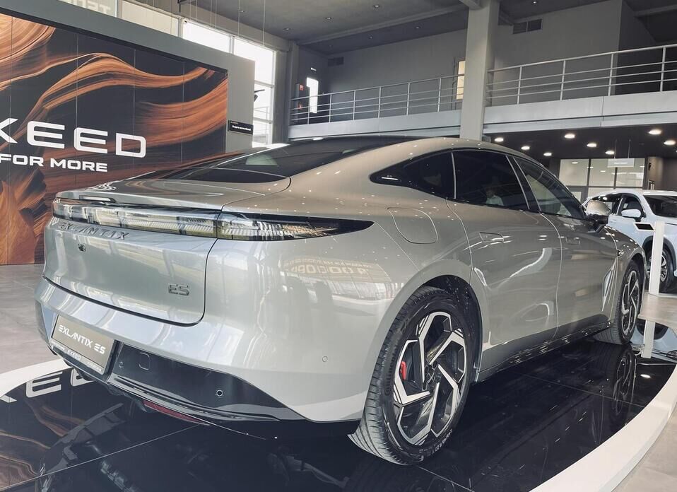 EXEED Exlantix ES 1.5hyb AT (469 л.с.) 4WD