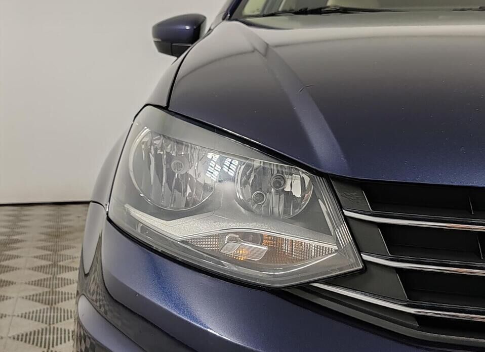 Volkswagen Polo 1.6 AT (110 л.с.)
