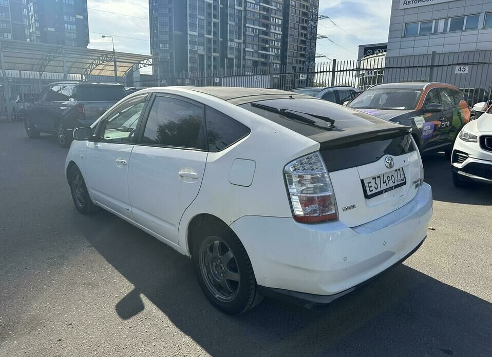 Toyota Prius 1.5hyb AT (77 л.с.)