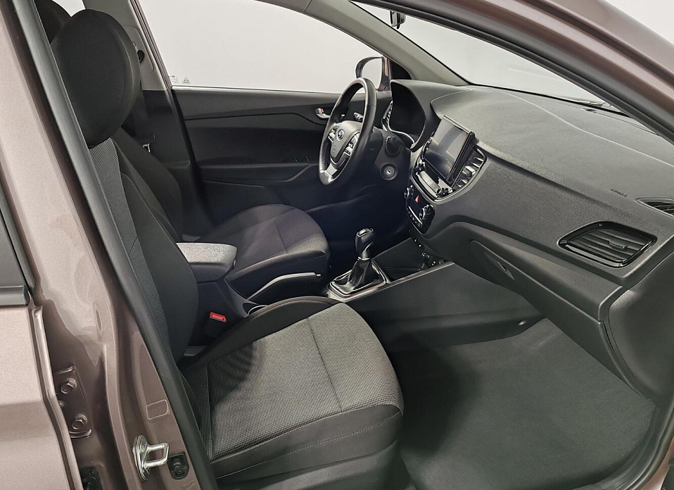 Hyundai Solaris, II Рестайлинг 1.6 MT (123 л.с.)