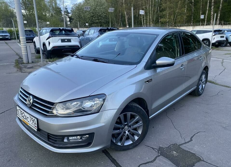 Volkswagen Polo 1.6 AT (110 л.с.)