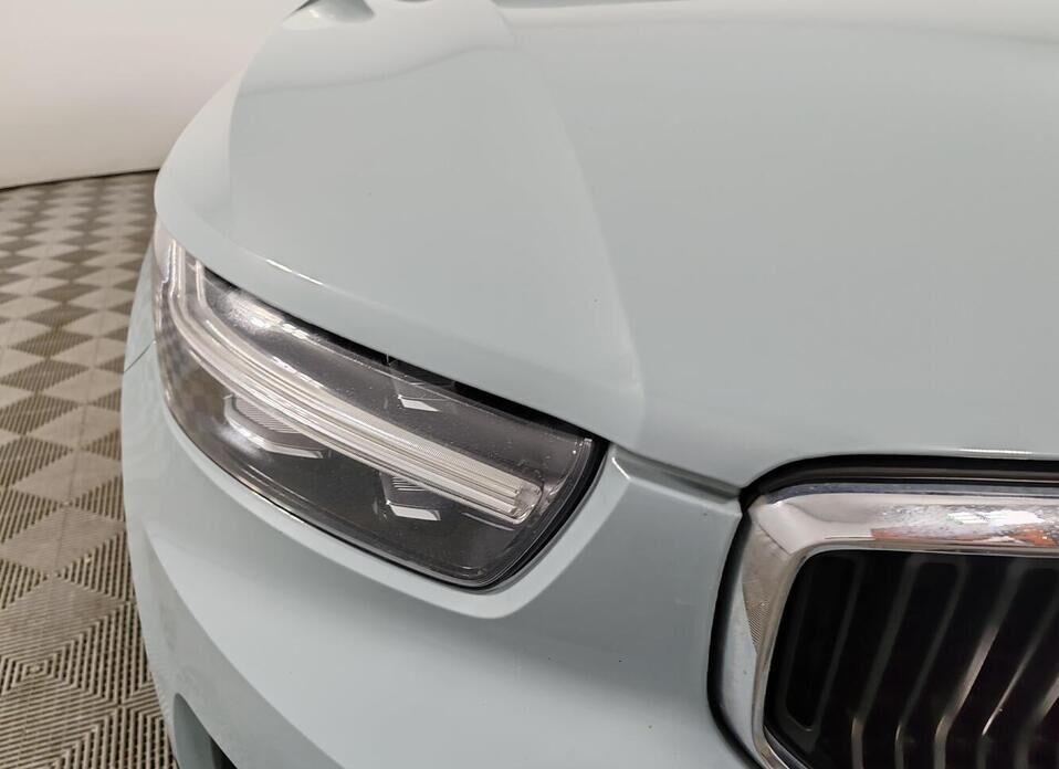 Volvo XC40 2.0 AT (190 л.с.) 4WD