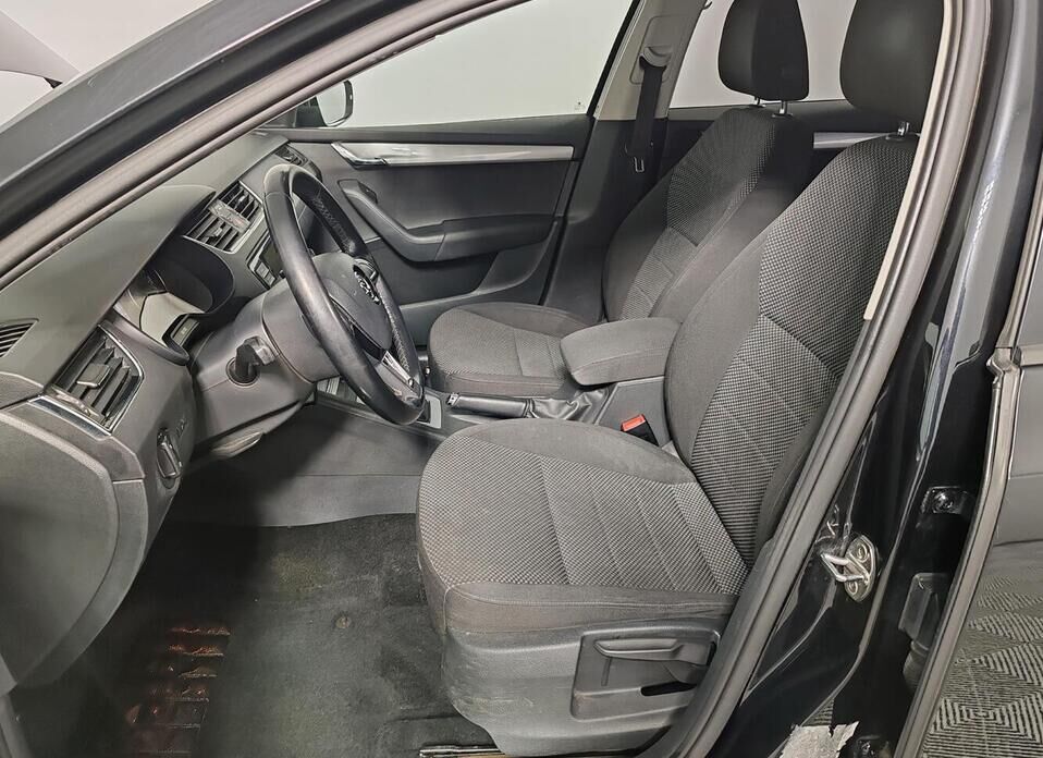 Skoda Octavia, III (A7) 1.6 MT (110 л.с.)