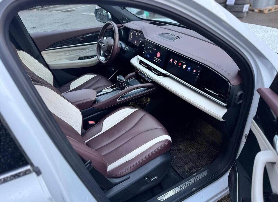 Geely Monjaro 2.0 AT (238 л.с.) 4WD