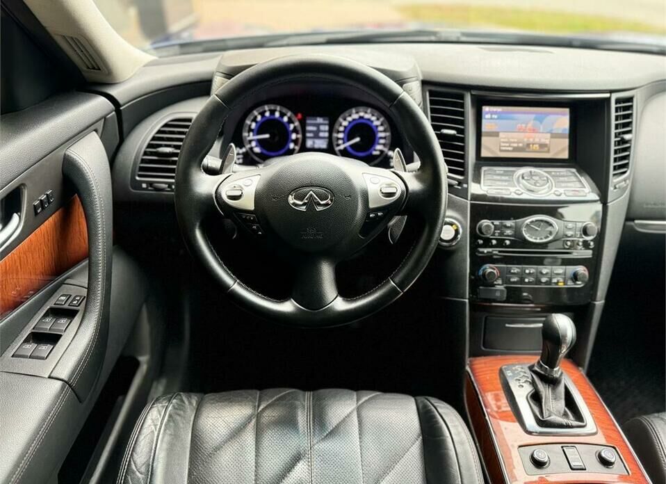 Infiniti QX70 3.7 AT (333 л.с.) 4WD