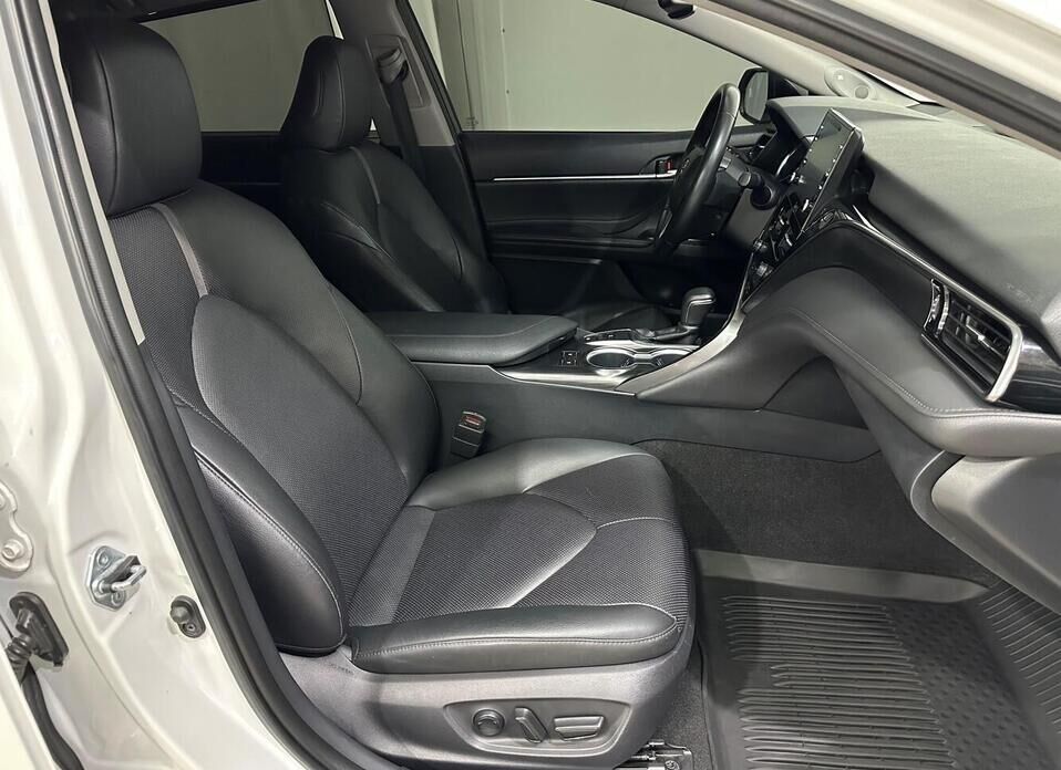 Toyota Camry 2.5 AT (200 л.с.)