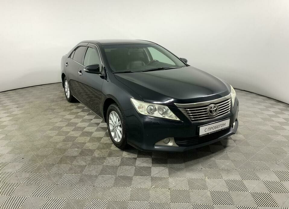 Toyota Camry 2.5 AT (181 л.с.)