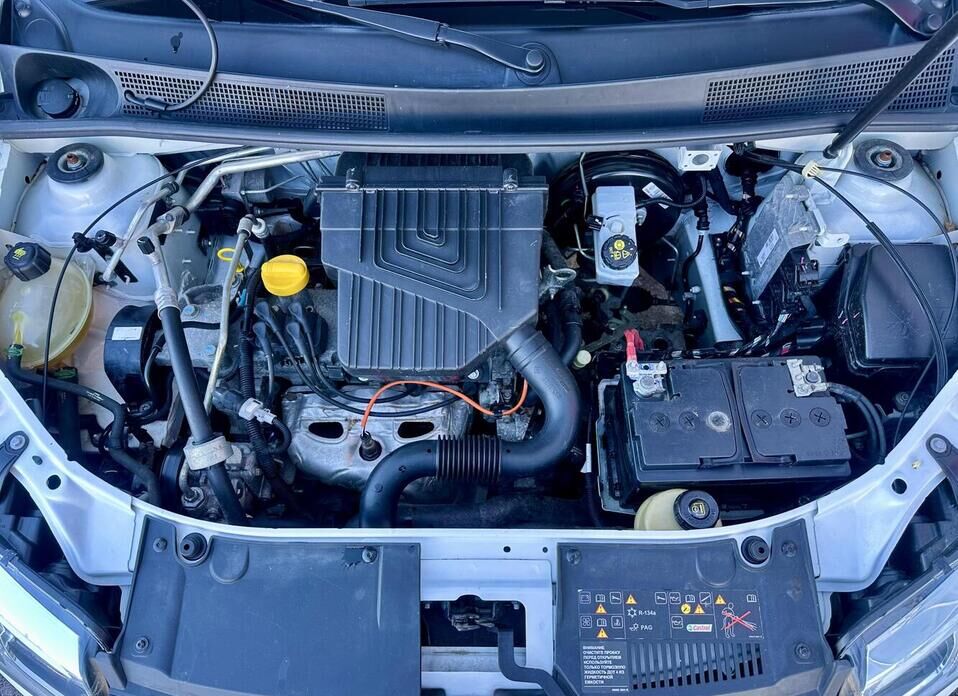 Renault Logan, II Рестайлинг 1.6 MT (82 л.с.)