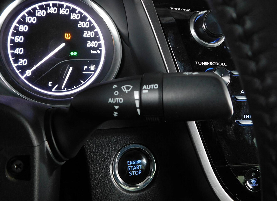 Toyota Camry, VIII (XV70) 2.5 AT (181 л.с.)