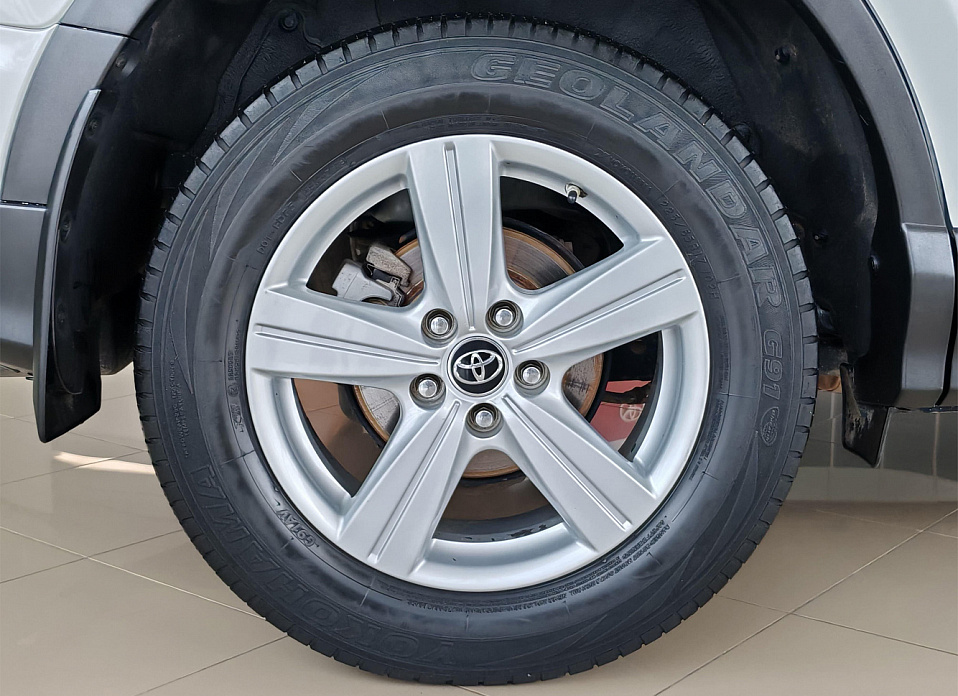 Toyota RAV4, IV (XA40) Рестайлинг 2.0 CVT (146 л.с.) 4WD