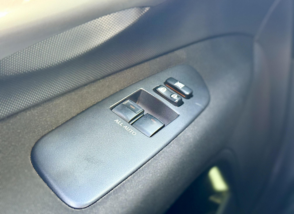 Toyota Auris, I Рестайлинг 1.6 MT (132 л.с.)