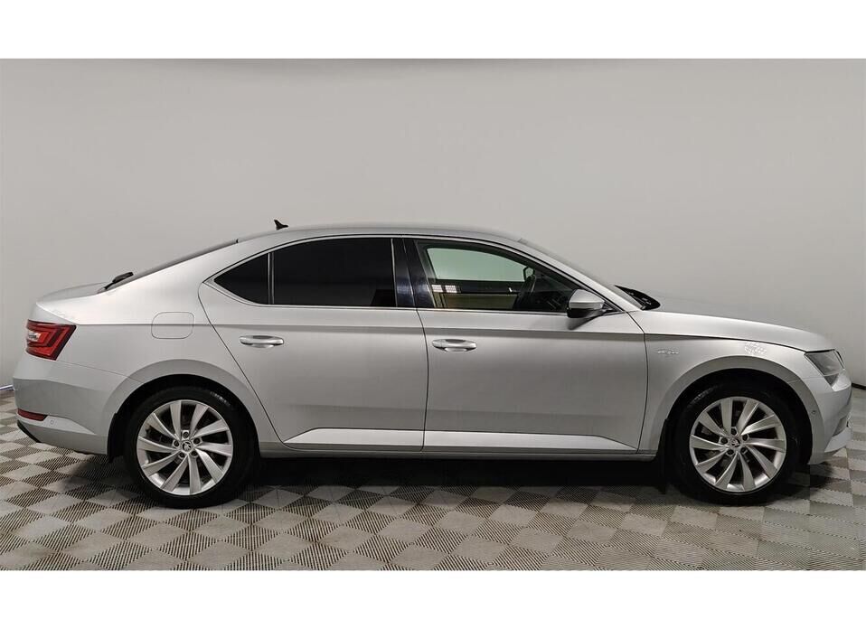 Skoda Superb 2.0 AMT (220 л.с.)