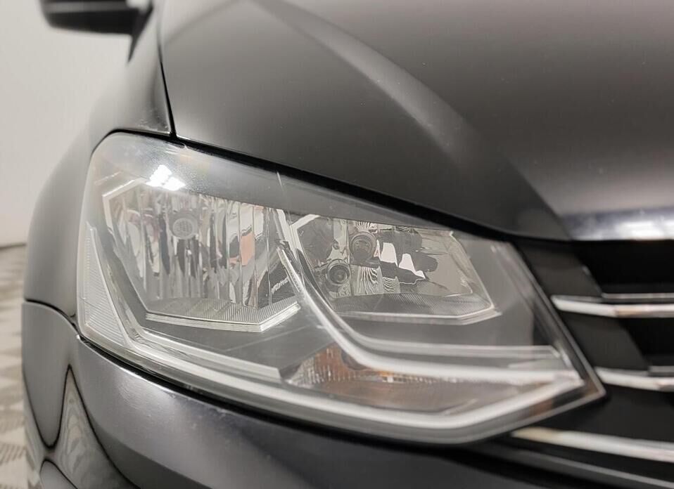 Volkswagen Polo 1.6 AT (110 л.с.)