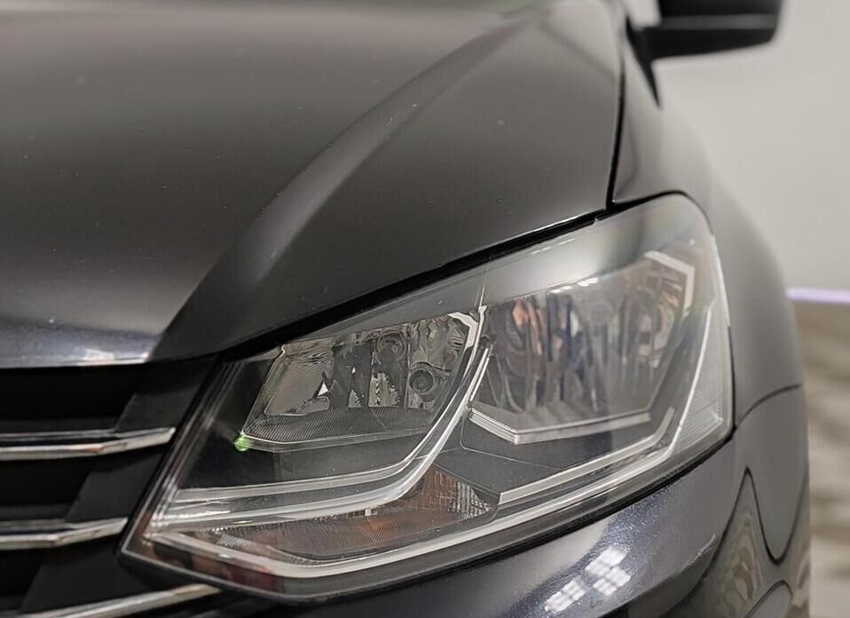 Volkswagen Polo 1.6 AT (110 л.с.)