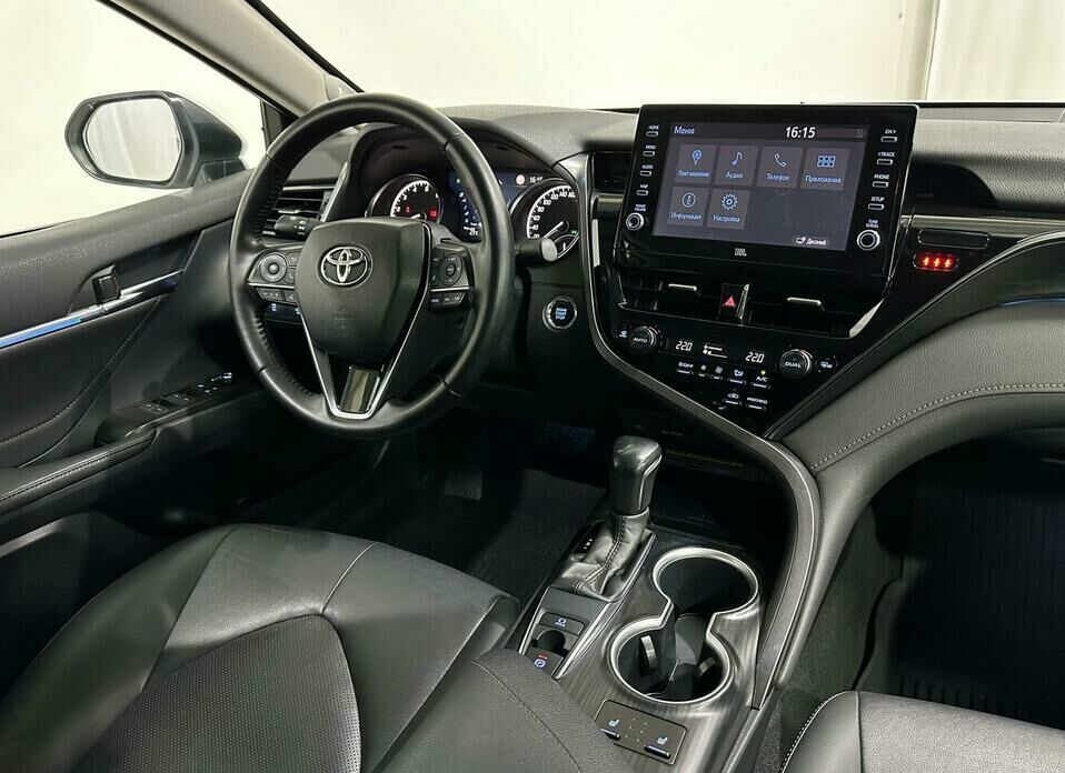 Toyota Camry 2.5 AT (200 л.с.)