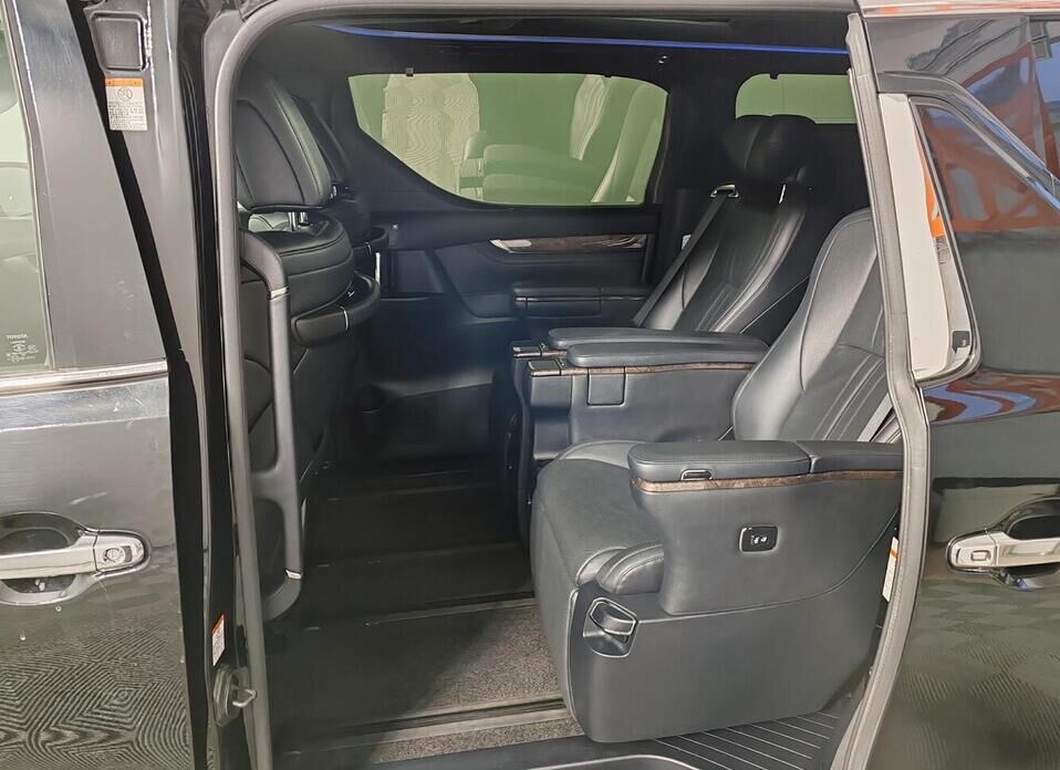 Toyota Alphard, III Рестайлинг 3.5 AT (300 л.с.)