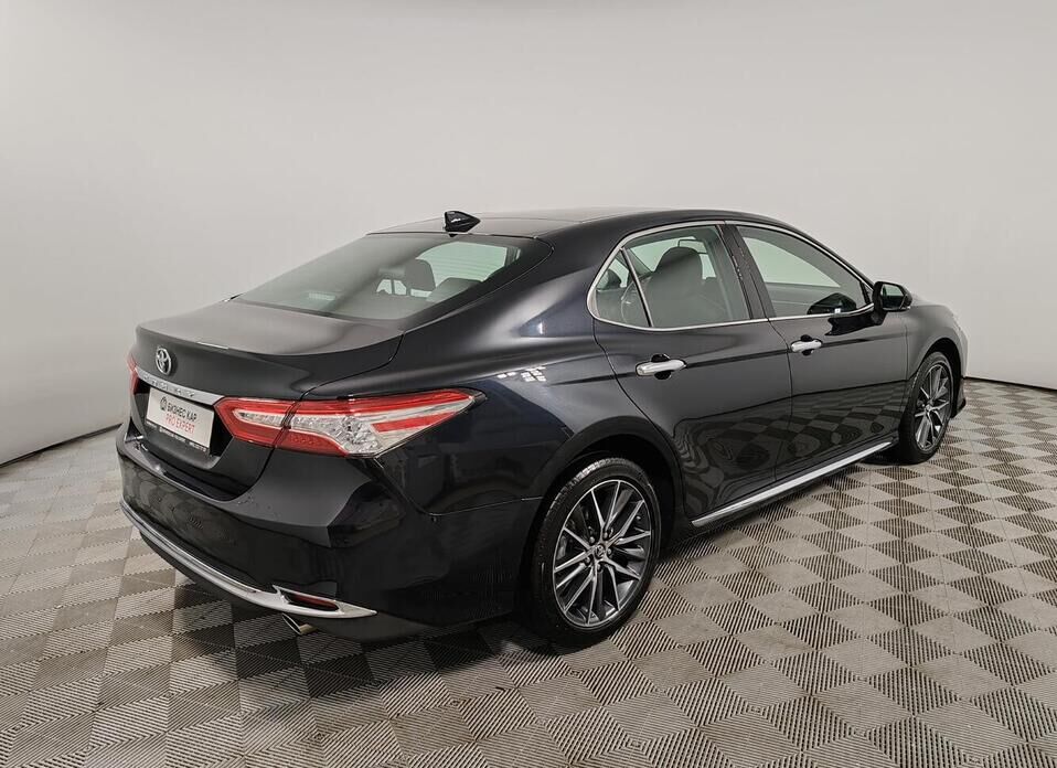 Toyota Camry 2.5 AT (209 л.с.)