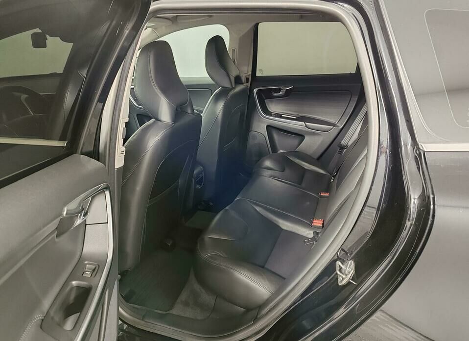 Volvo XC60 2.4d AT (215 л.с.) 4WD