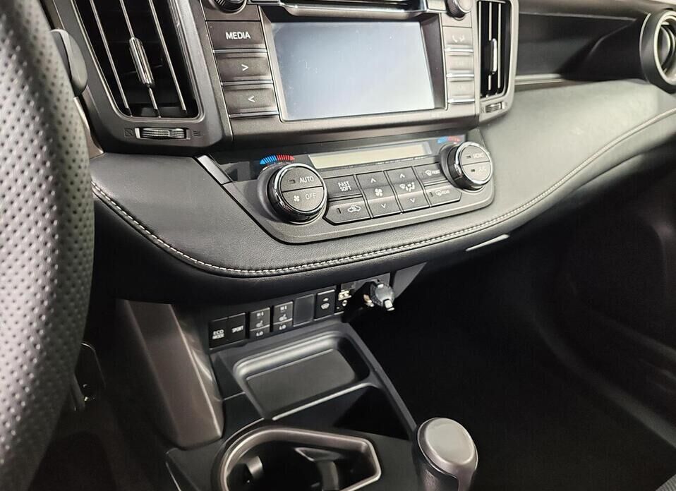 Toyota RAV4, IV (XA40) Рестайлинг 2.0 CVT (146 л.с.) 4WD