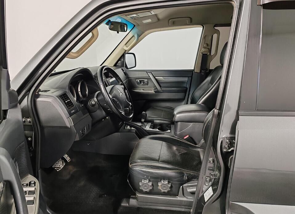 Mitsubishi Pajero, IV Рестайлинг 2 3.0 AT (174 л.с.) 4WD