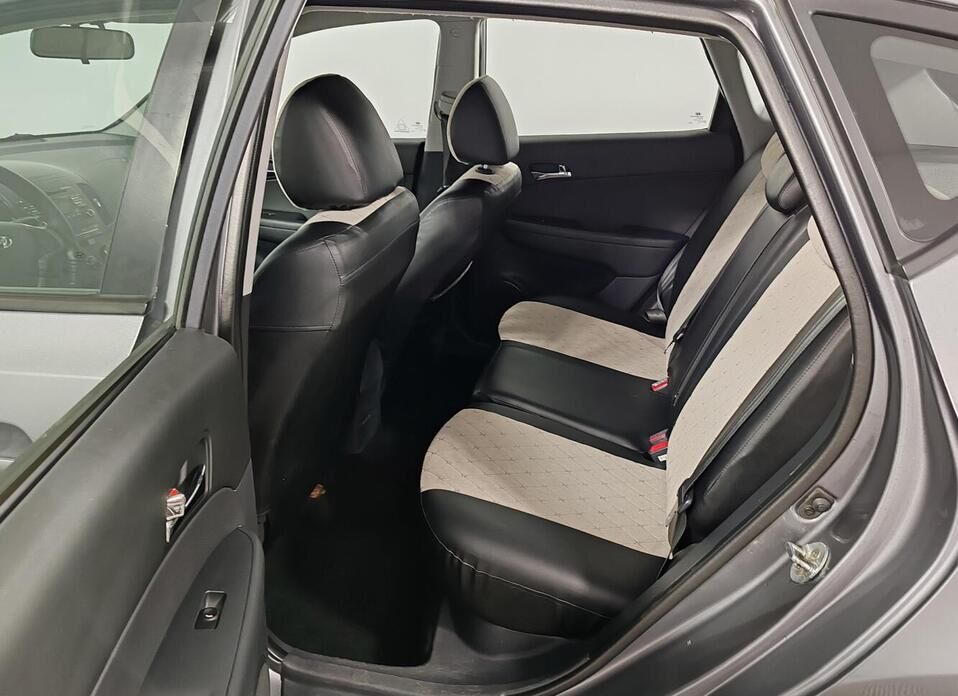 Hyundai i30, I Рестайлинг 1.6 MT (126 л.с.)