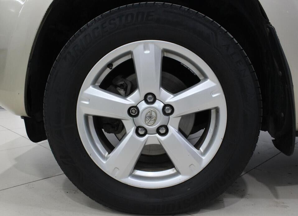 Toyota RAV4 2.0 AT (152 л.с.) 4WD