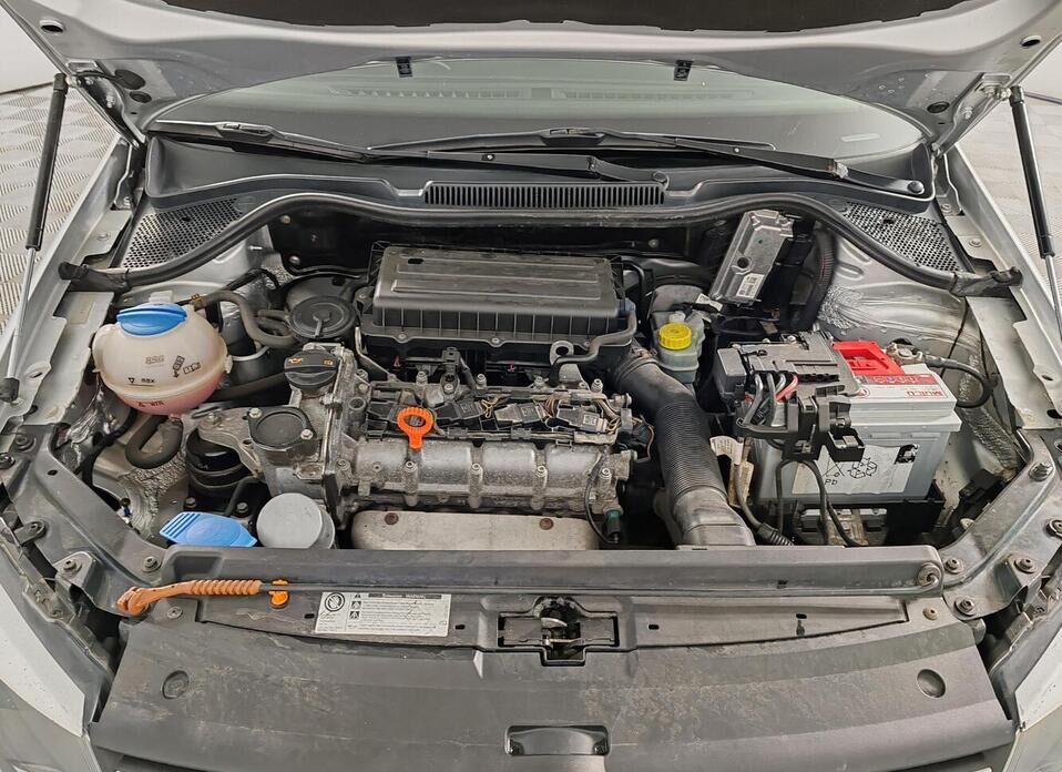 Volkswagen Polo, V 1.6 MT (105 л.с.)