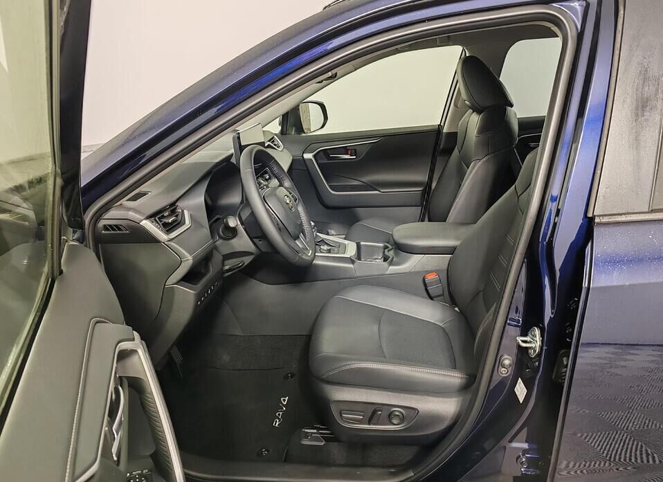 Toyota RAV4, V (XA50) 2.0 CVT (173 л.с.) 4WD