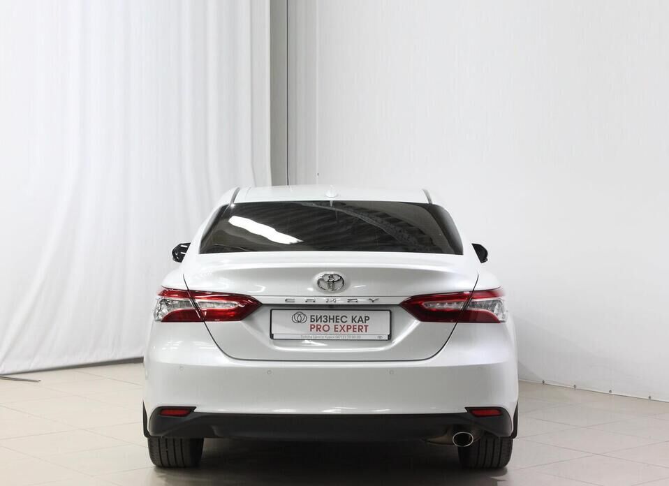Toyota Camry 2.5 AT (200 л.с.)