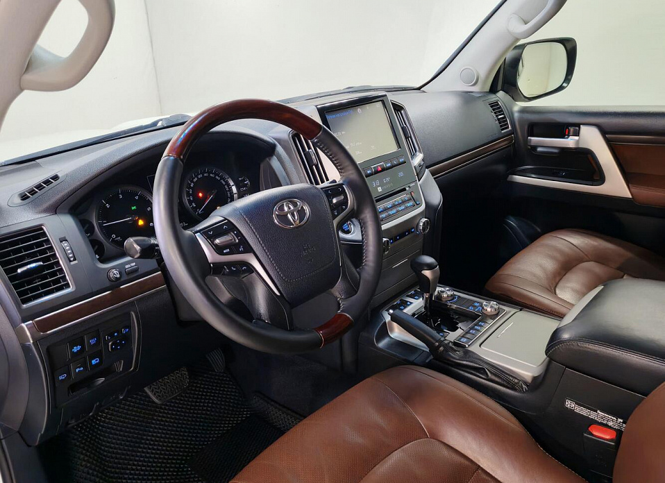 Toyota Land Cruiser, 200 Series Рестайлинг 2 4.5d AT (249 л.с.) 4WD