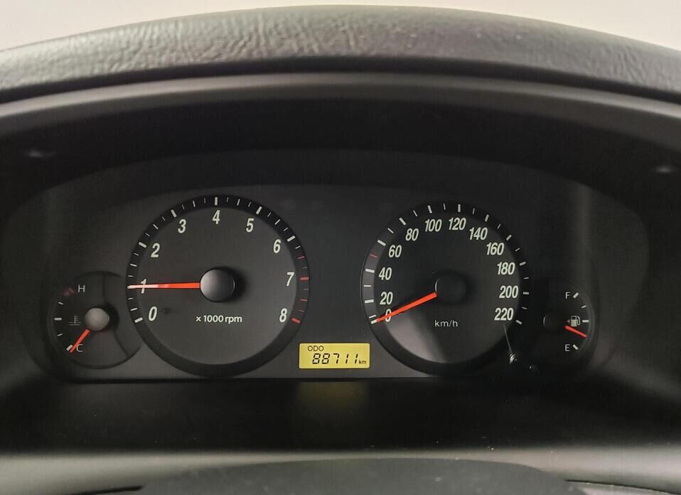 Hyundai Elantra, III (XD2) Рестайлинг 1.6 MT (105 л.с.)