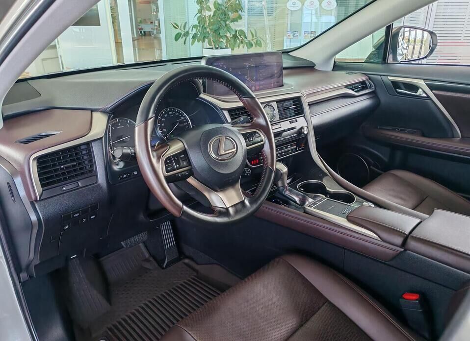 Lexus RX, IV Рестайлинг 300 2.0 AT (238 л.с.) 4WD