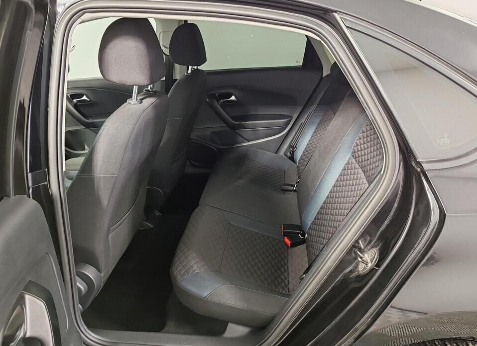Volkswagen Polo 1.6 AT (110 л.с.)