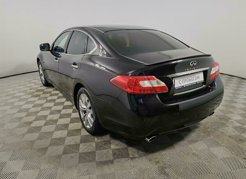 Infiniti M M25 2.5 AT (222 л.с.)