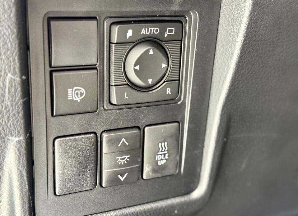 Toyota Land Cruiser Prado, 150 Series Рестайлинг 2 2.8d AT (204 л.с.) 4WD