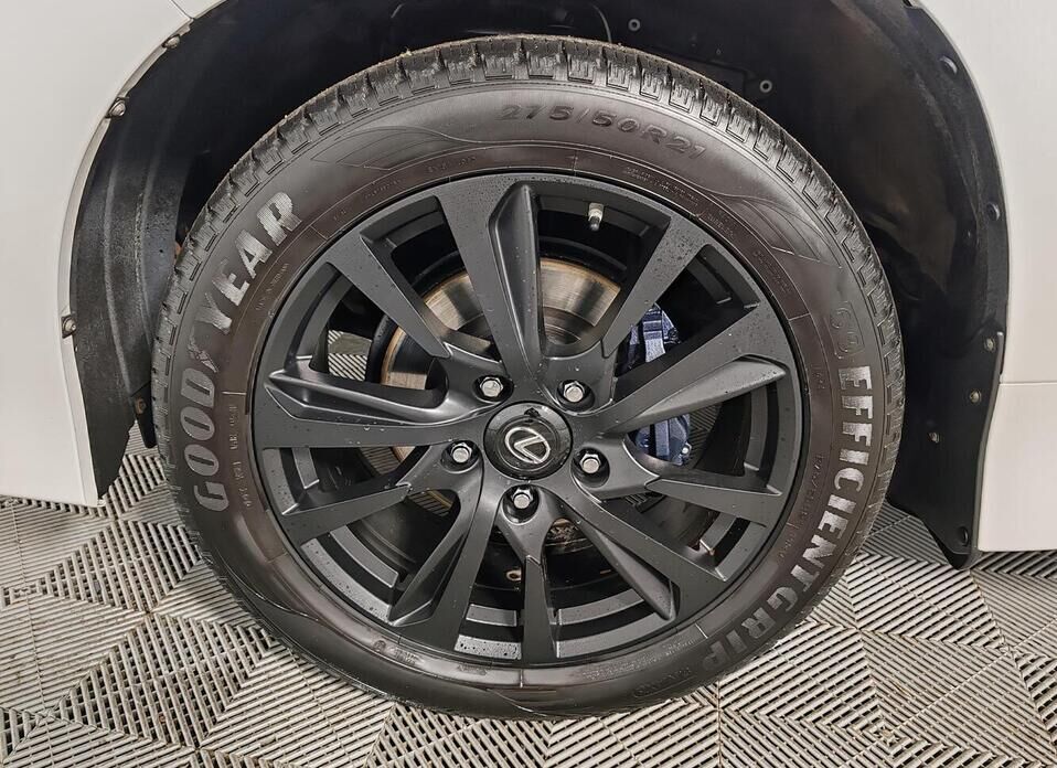 Lexus LX, III Рестайлинг 2 570 5.7 AT (367 л.с.) 4WD