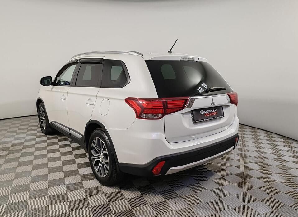 Mitsubishi Outlander, III Рестайлинг 2 2.0 CVT (146 л.с.) 4WD