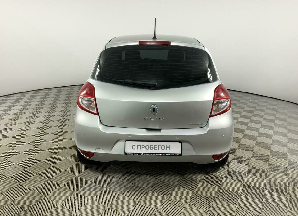 Renault Clio 1.2 MT (75 л.с.)