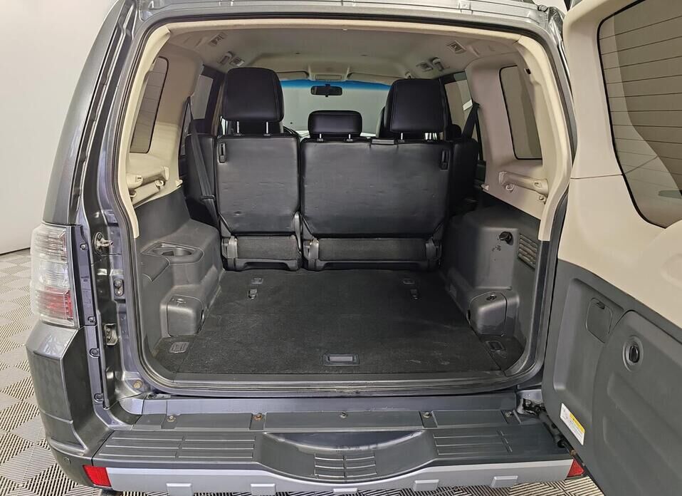 Mitsubishi Pajero, IV Рестайлинг 2 3.0 AT (174 л.с.) 4WD