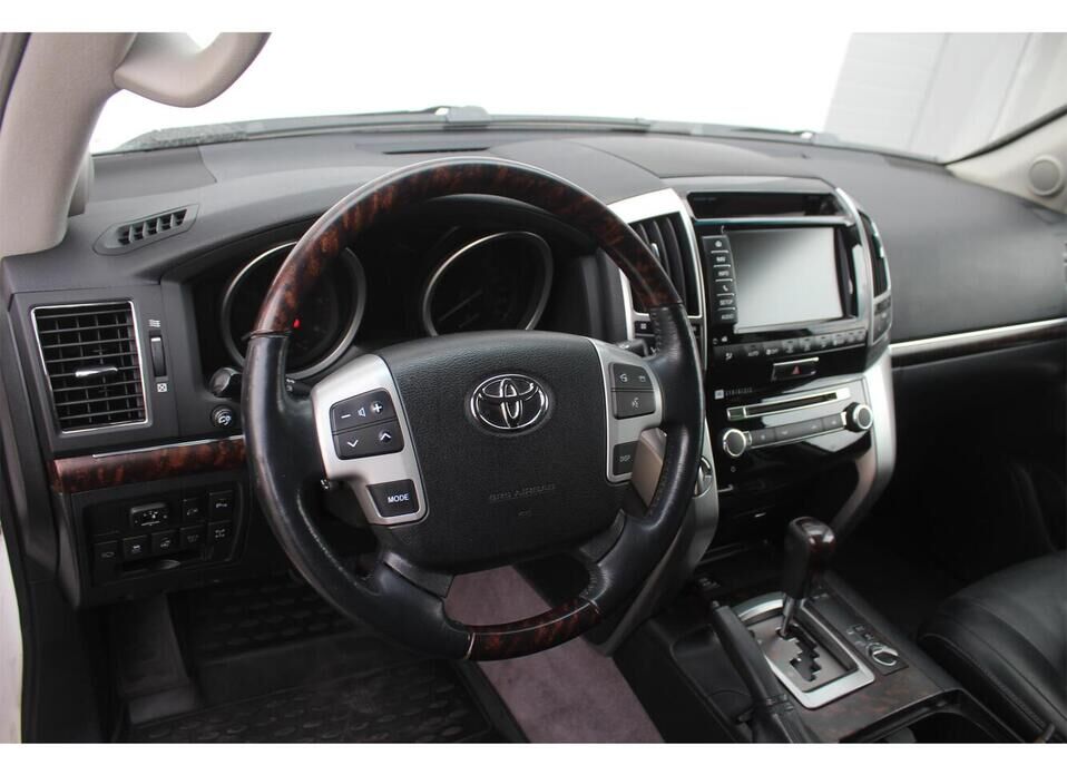 Toyota Land Cruiser, 200 Series Рестайлинг 1 4.5d AT (235 л.с.) 4WD