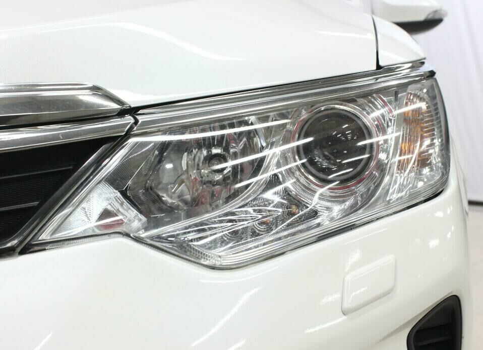 Toyota Camry 2.5 AT (181 л.с.)