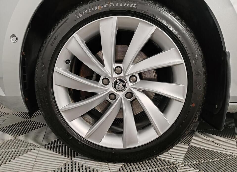 Skoda Superb 2.0 AMT (220 л.с.)