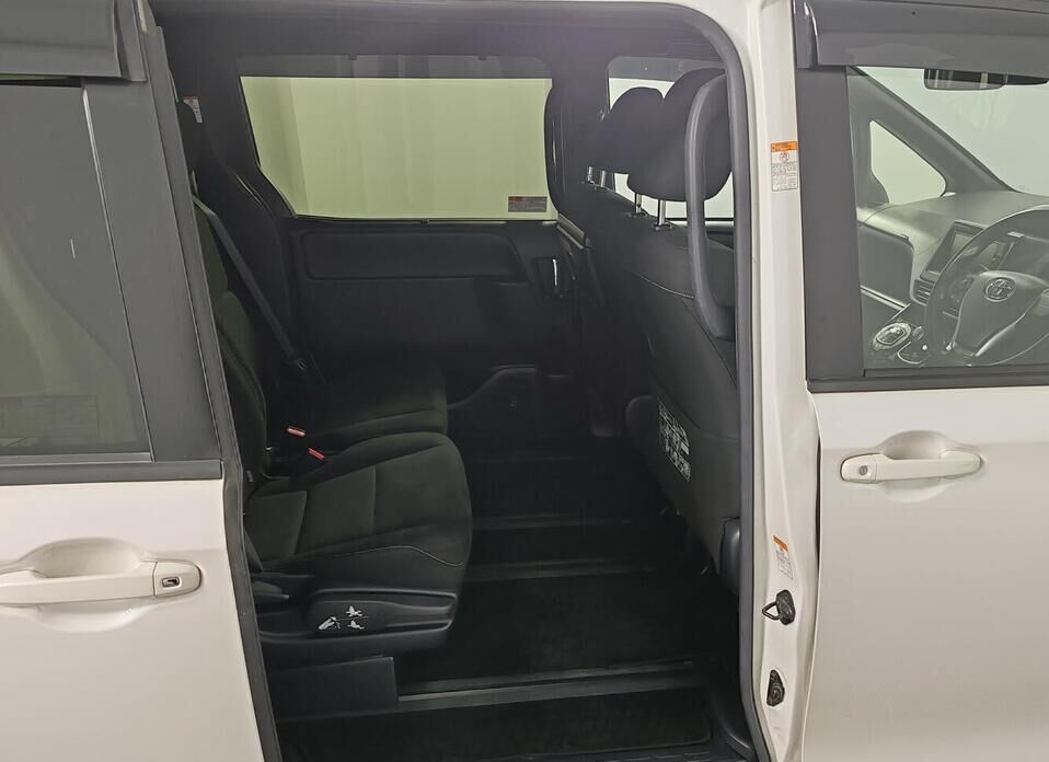 Toyota Voxy, III (R80) 1.8hyb CVT (99 л.с.)