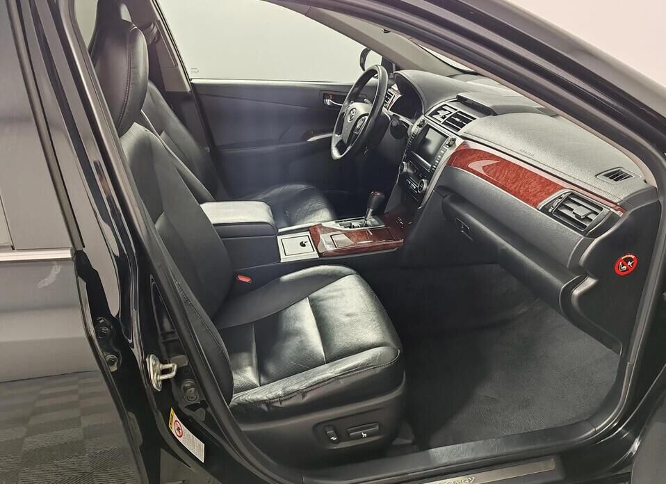 Toyota Camry, VII (XV50) 2.5 AT (181 л.с.)