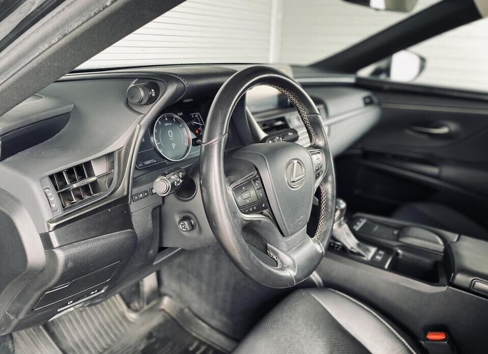 Lexus ES, VII 250 2.5 AT (200 л.с.)