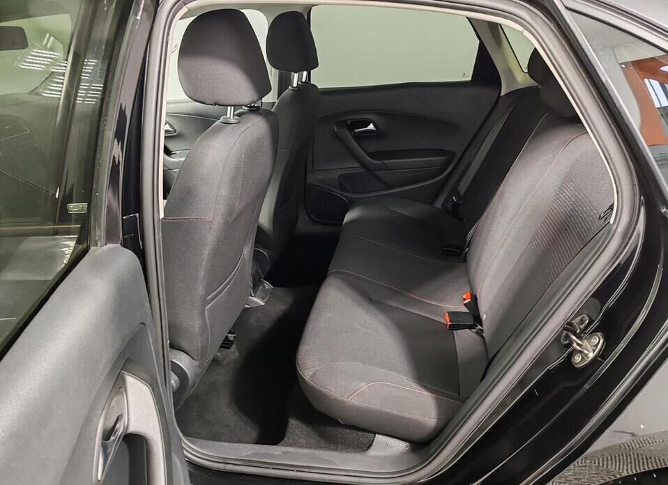 Volkswagen Polo, V Рестайлинг 1.6 AT (110 л.с.)