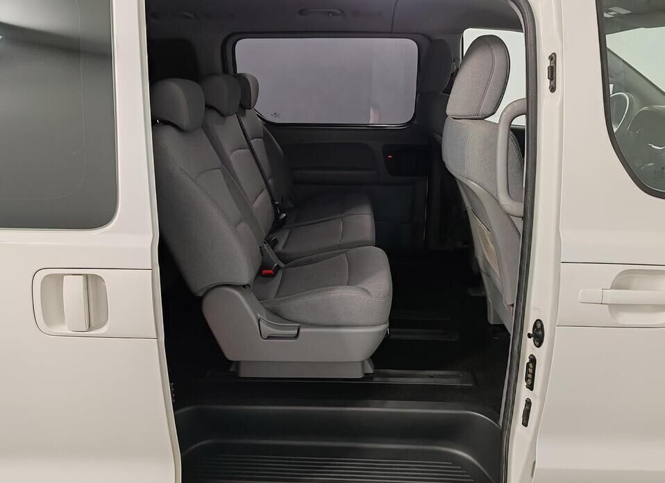 Hyundai H-1, II Рестайлинг 2 2.5d AT (170 л.с.)