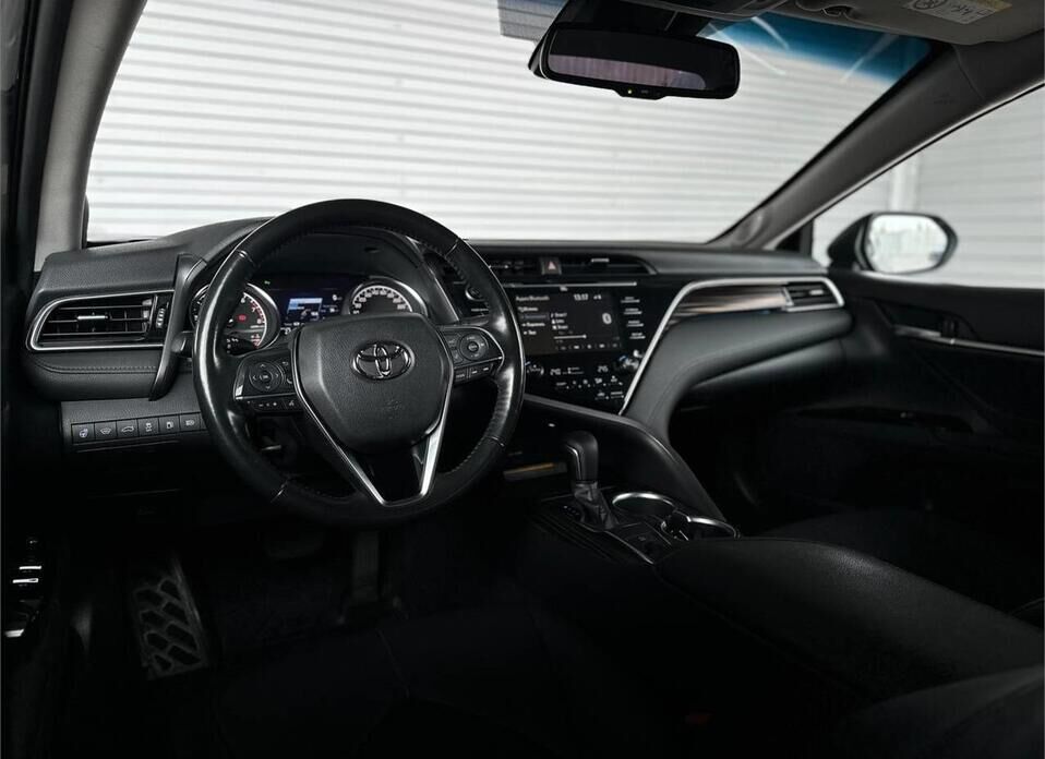 Toyota Camry 2.5 AT (181 л.с.)