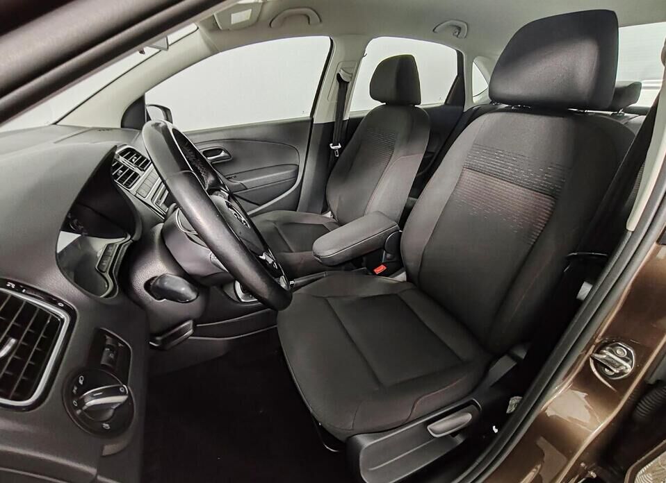 Volkswagen Polo, V Рестайлинг 1.6 AT (110 л.с.)